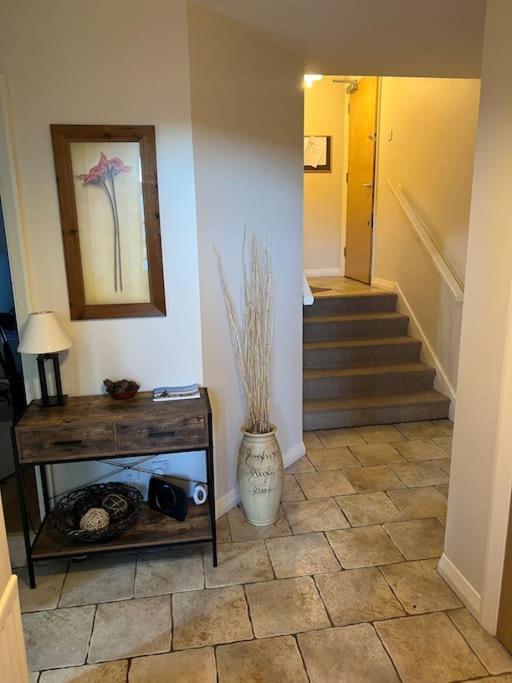 High Quality 2 Bedroom Town Centre Apartment *