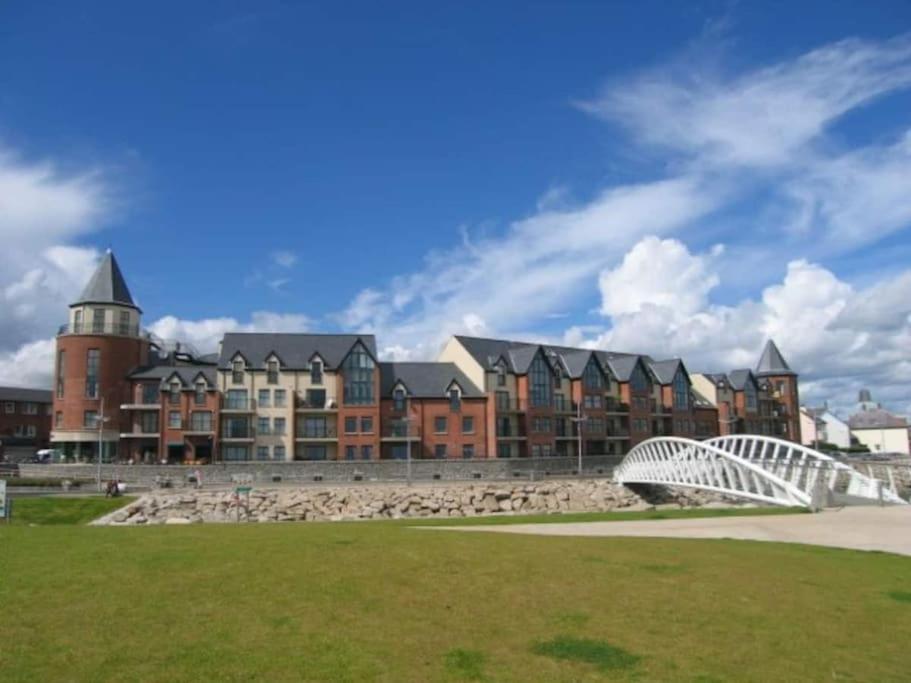 High Quality 2 Bedroom Town Centre * Newcastle (Down)